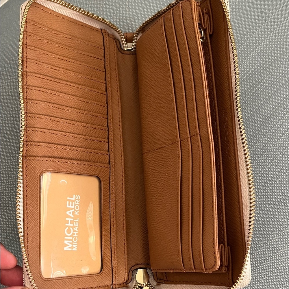 Michael Kors Monogram Key & Card Holder in Cream - Picture 8 of 16